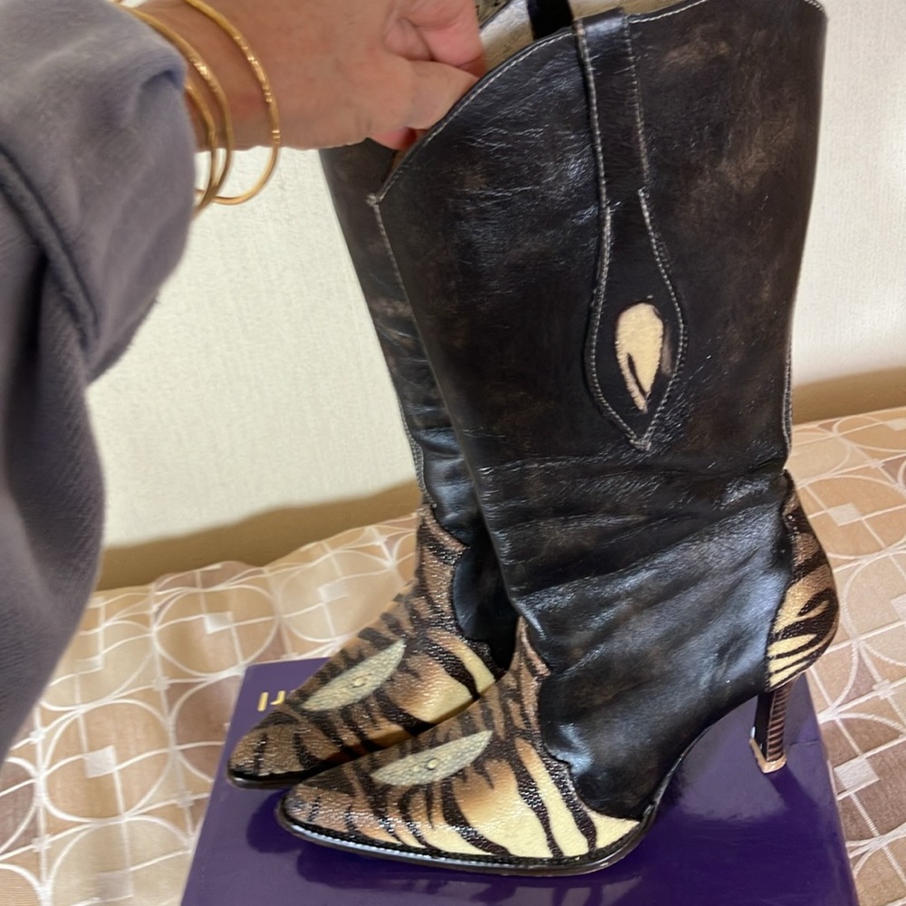 Los Altos Brown leather/stingray boots.